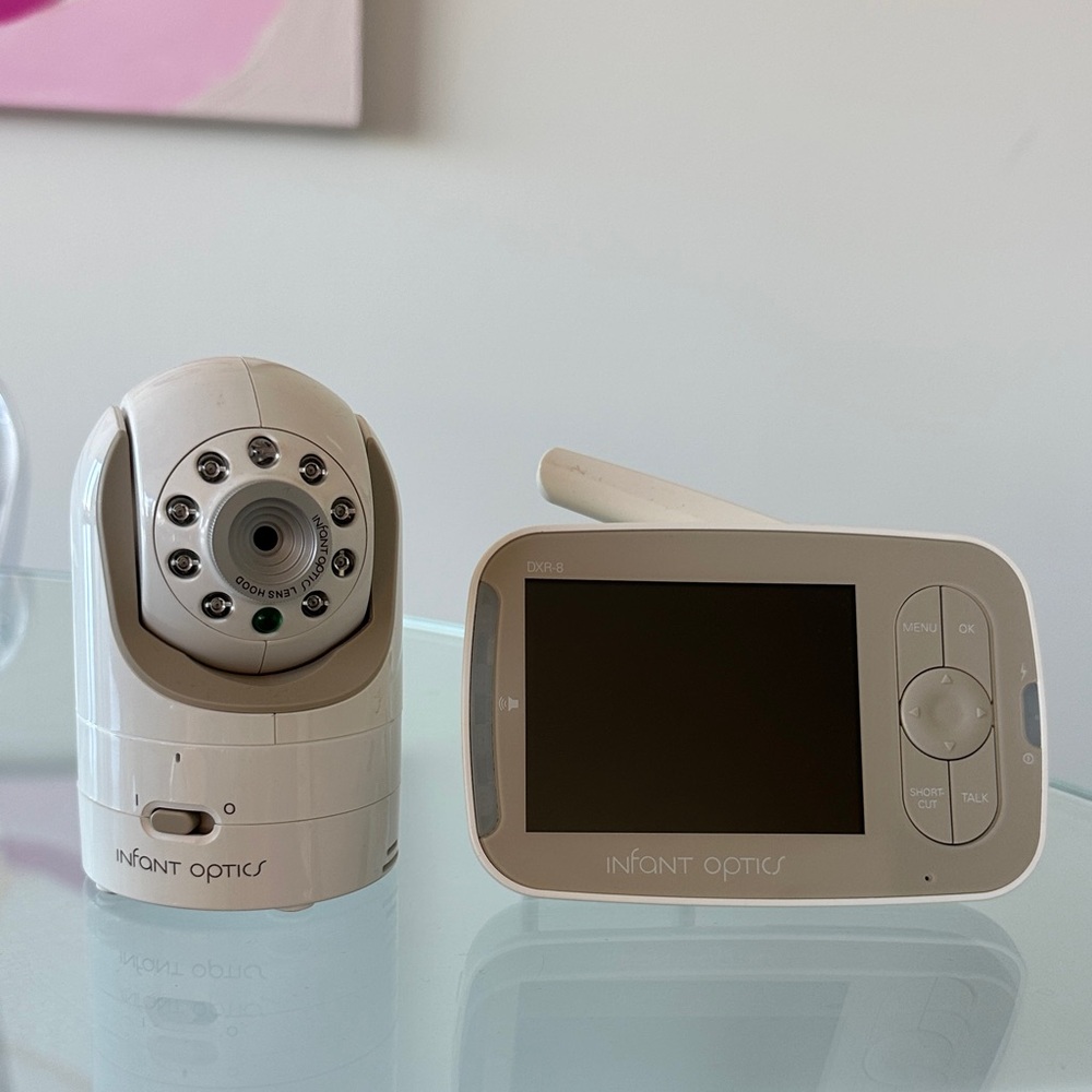 Like new Infant Optics DXR-8 480 video baby monitor